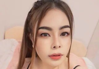 พลอย