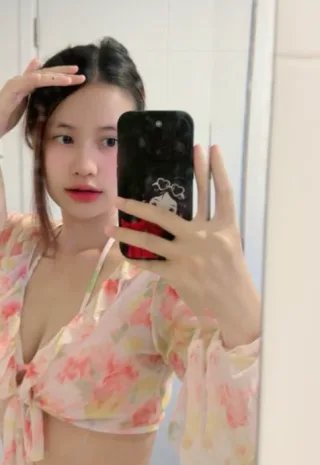 พลอย