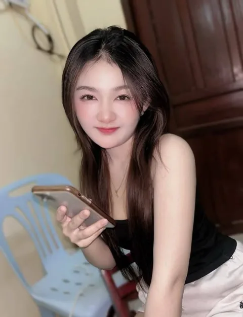 พลอย